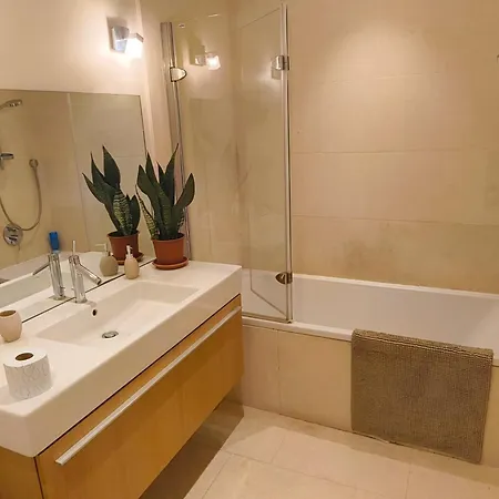 شقة Quiet Private Garden With Pool