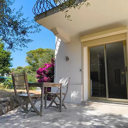 Quiet Private Garden With Pool شقة *