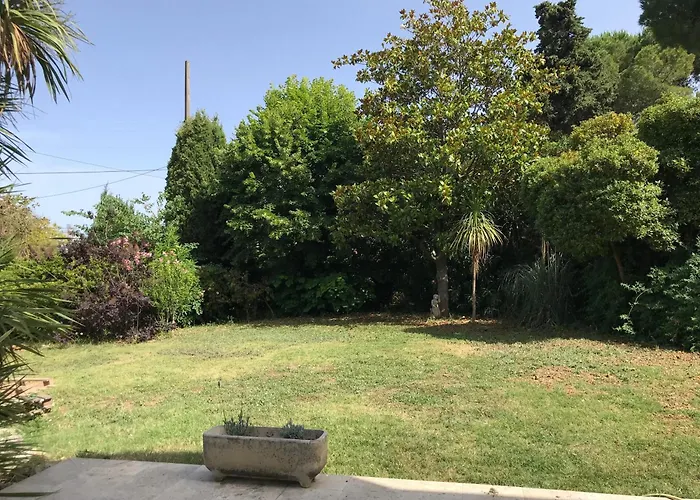 Quiet Private Garden With Pool Appartamento *