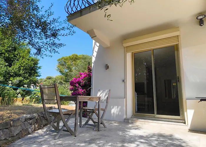 Quiet Private Garden With Pool Appartamento *